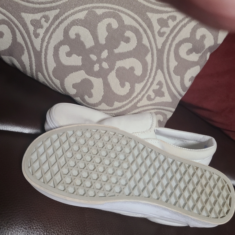 Vans - Picture 4 of 5